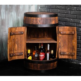 Drewniany barek beczka w salonie – elegancka szafka na alkohol
